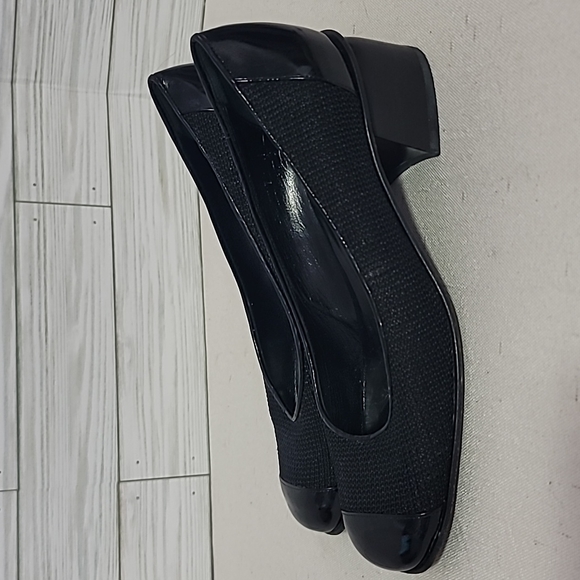 Joan & David Vintage Black Short Heel Sz. 7 - Picture 4 of 6